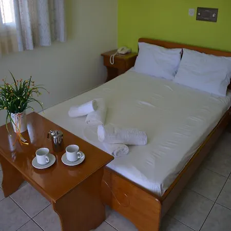 Montes & Hotell 2*