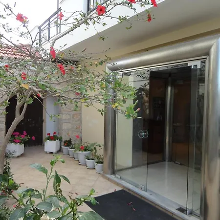Montes & Hotel 2*